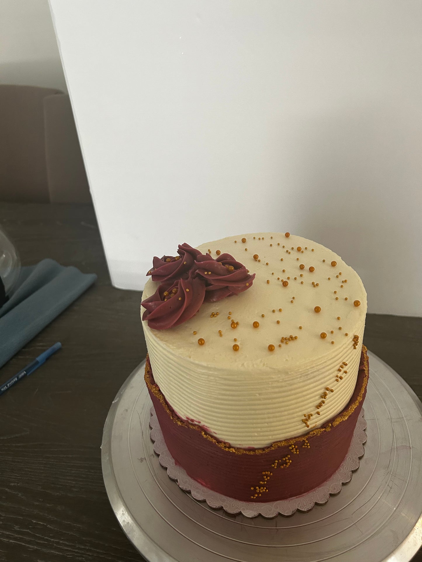 Pastel De Crema De Mantequilla Roja
