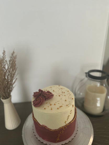 Pastel De Crema De Mantequilla Roja