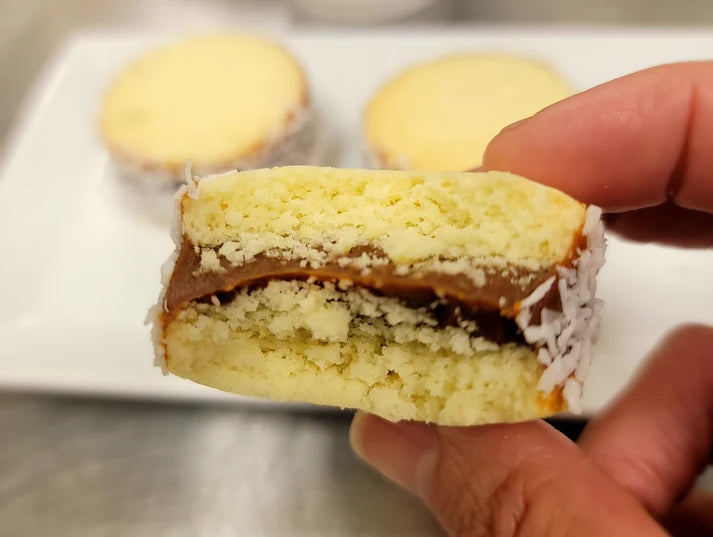 Alfajor Gourmet con Coco.( per dozen)